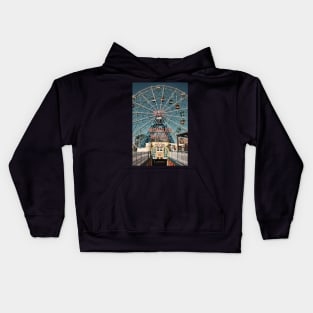 Coney Island, wonder wheel ferris wheel with vintage neon sign Kids Hoodie